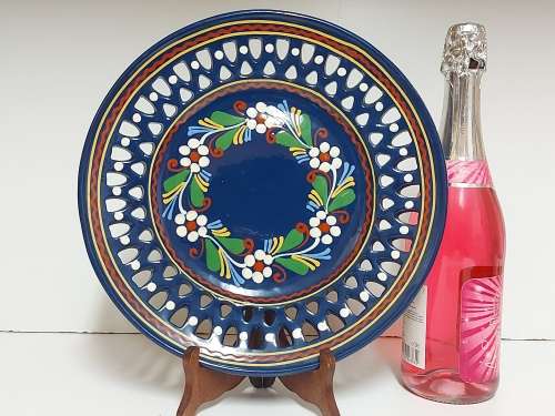 VINTAGE HUNGARIAN MAJOLICA DECORATIVE ART POTTERY PLATE, HAND PAINTED STUNNING FLORAL DESIGN