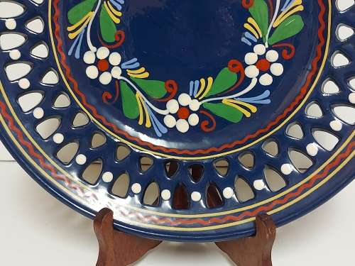 VINTAGE HUNGARIAN MAJOLICA DECORATIVE ART POTTERY PLATE, HAND PAINTED STUNNING FLORAL DESIGN