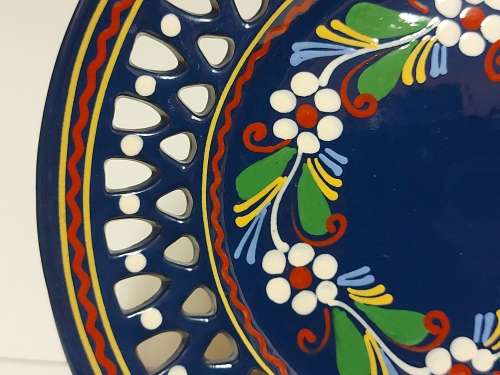 VINTAGE HUNGARIAN MAJOLICA DECORATIVE ART POTTERY PLATE, HAND PAINTED STUNNING FLORAL DESIGN