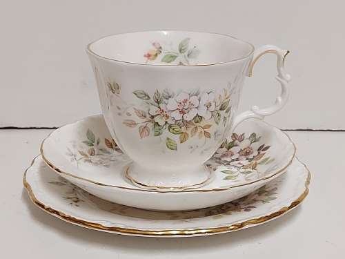 STRIKING VINTAGE ROYAL ALBERT BONE CHINA HAWORTH TEA TRIO