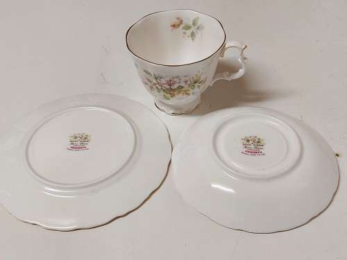 STRIKING VINTAGE ROYAL ALBERT BONE CHINA HAWORTH TEA TRIO