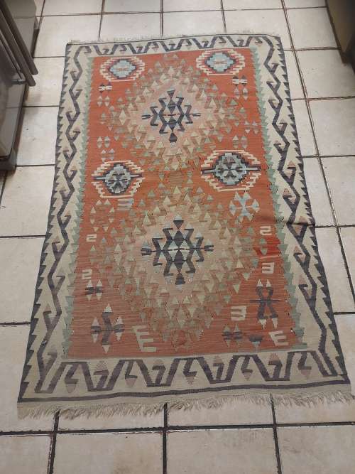 VINTAGE PURE WOOL HAND WOVEN KILIM RUG, 1.70 X 1.02 METRE