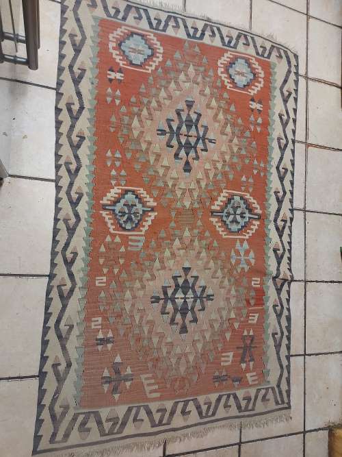 VINTAGE PURE WOOL HAND WOVEN KILIM RUG, 1.70 X 1.02 METRE