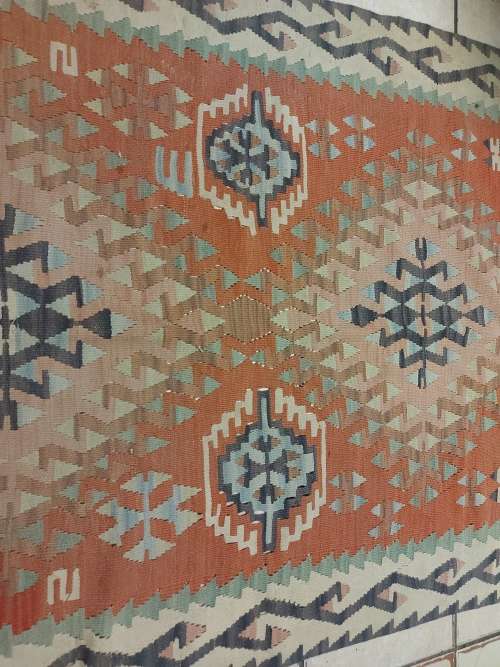 VINTAGE PURE WOOL HAND WOVEN KILIM RUG, 1.70 X 1.02 METRE
