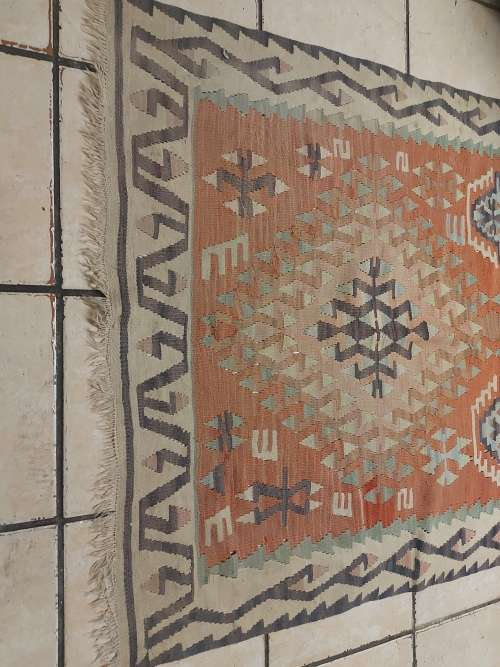 VINTAGE PURE WOOL HAND WOVEN KILIM RUG, 1.70 X 1.02 METRE