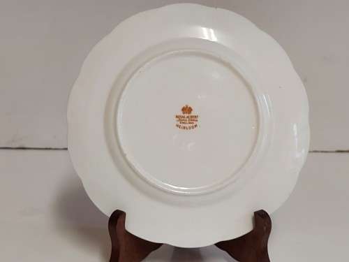 VINTAGE ROYAL ALBERT BONE CHINA HEIRLOOM TRIO IN MINT CONDITION