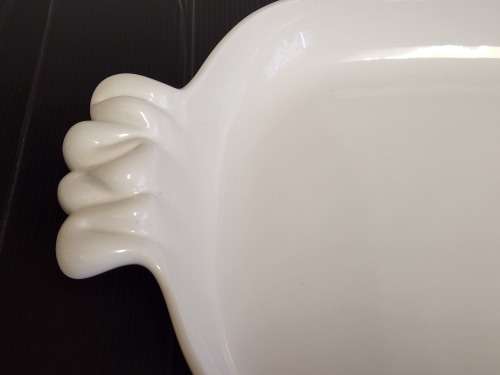 VINTAGE CARROL BOYES FUNCTIONAL ART LARGE WHITE CERAMIC OVEN DISH, MINT CONDITION