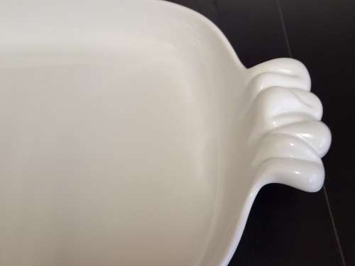 VINTAGE CARROL BOYES FUNCTIONAL ART LARGE WHITE CERAMIC OVEN DISH, MINT CONDITION