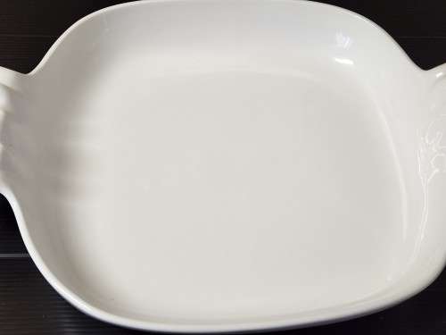 VINTAGE CARROL BOYES FUNCTIONAL ART LARGE WHITE CERAMIC OVEN DISH, MINT CONDITION