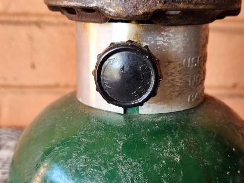 VINTAGE COLEMAN MODEL 5101 LANTERN, WITH ORIGINAL BUT CRACKED GLASS