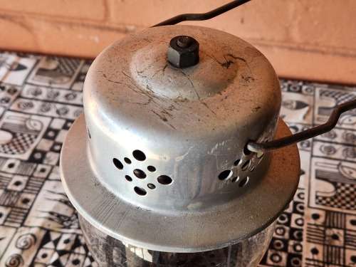 VINTAGE COLEMAN MODEL 5101 LANTERN, WITH ORIGINAL BUT CRACKED GLASS