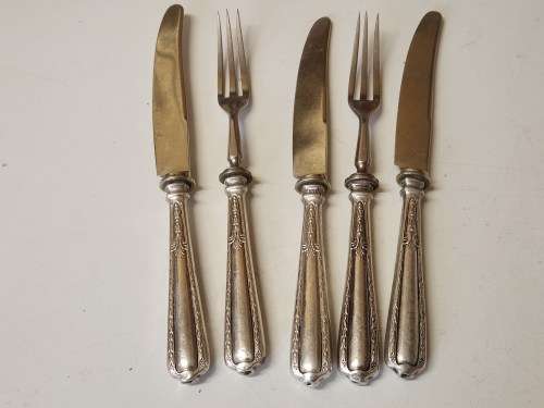 VINTAGE SET OF 5 SILVER HANDLED FORKS AND KNIVES, HALLMARKED 800 SILVER