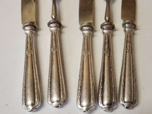 VINTAGE SET OF 5 SILVER HANDLED FORKS AND KNIVES, HALLMARKED 800 SILVER
