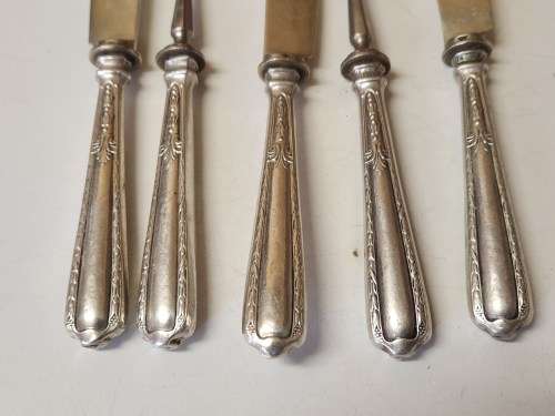 VINTAGE SET OF 5 SILVER HANDLED FORKS AND KNIVES, HALLMARKED 800 SILVER