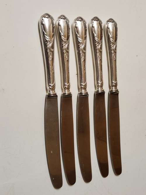 SET OF FIVE VINTAGE CHRISTOFLE SILVER PLATED ORNATELY DESIGNED DINNER KNIVES WITH WMF BLADES