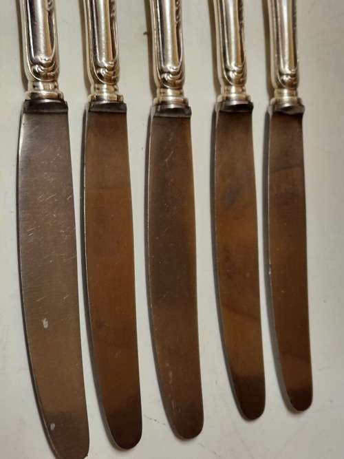 SET OF FIVE VINTAGE CHRISTOFLE SILVER PLATED ORNATELY DESIGNED DINNER KNIVES WITH WMF BLADES