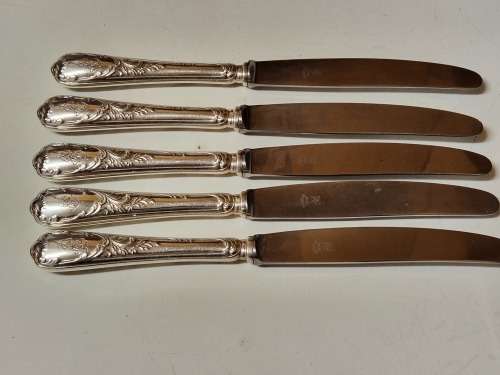 SET OF FIVE VINTAGE CHRISTOFLE SILVER PLATED ORNATELY DESIGNED DINNER KNIVES WITH WMF BLADES