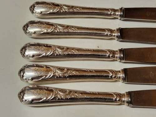 SET OF FIVE VINTAGE CHRISTOFLE SILVER PLATED ORNATELY DESIGNED DINNER KNIVES WITH WMF BLADES