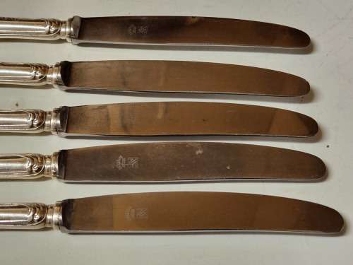 SET OF FIVE VINTAGE CHRISTOFLE SILVER PLATED ORNATELY DESIGNED DINNER KNIVES WITH WMF BLADES