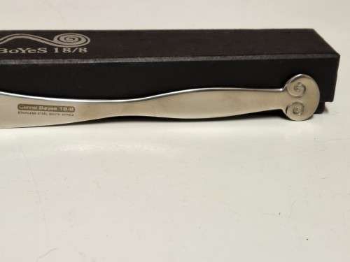CARROL BOYES FUNCTIONAL ART  BOXED 18/8 STAINLESS STEEL BUTTER SPREADER