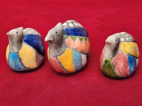 VINTAGE EARLY DESIGN RAKU POTTERY SET OF THREE  PHEASANTS WITH VIVID COLOURS