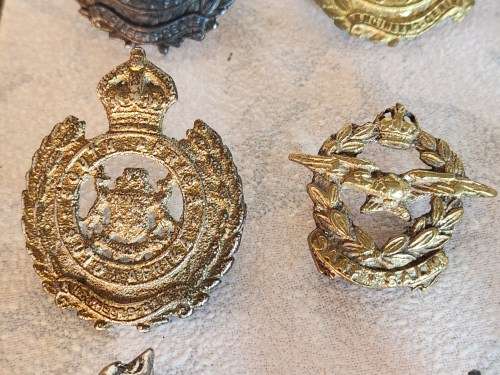 VINTAGE COLLECTION OF 20 MILITARY BADGES
