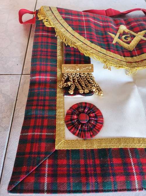 VINTAGE FREE MASONS APRON BY TOYE, KENNING AND SPENCER LTD, LONDON