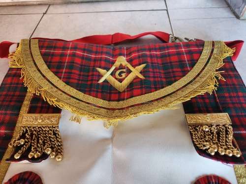 VINTAGE FREE MASONS APRON BY TOYE, KENNING AND SPENCER LTD, LONDON
