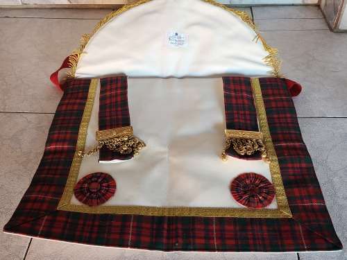 VINTAGE FREE MASONS APRON BY TOYE, KENNING AND SPENCER LTD, LONDON