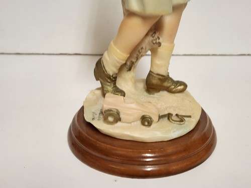 RARE VINTAGE CAPODIMONTE PORCELAIN FIGURINE ON A WOODEN PLINTH, MADE IN ITALY
