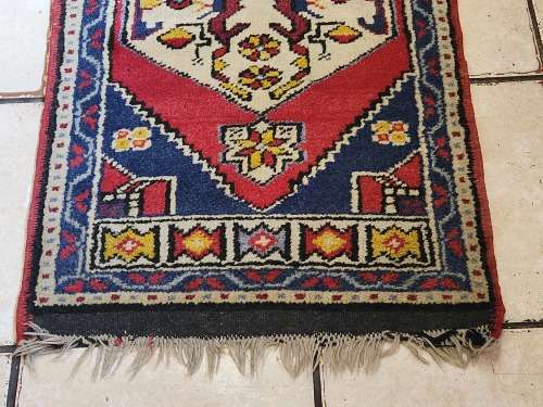 VINTAGE PURE WOOL, HAND WOVEN SMALL PERSIAN CARPET, MEASURING 1.14 METRE  X 54 CM