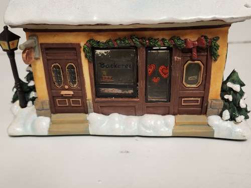 VINTAGE M J HUMMEL BACKEREI LIGHTED HOUSE, BOXED