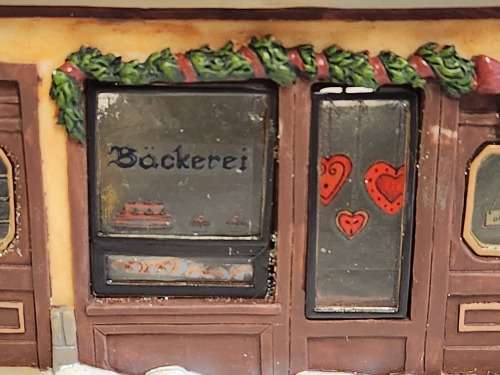 VINTAGE M J HUMMEL BACKEREI LIGHTED HOUSE, BOXED