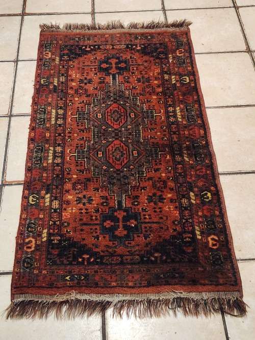 VINTAGE PURE WOOL, HAND WOVEN  PERSIAN CARPET, MEASURING 1.30 METRE X 66 CM