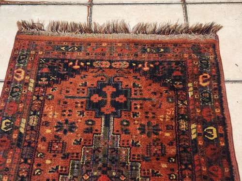 VINTAGE PURE WOOL, HAND WOVEN  PERSIAN CARPET, MEASURING 1.30 METRE X 66 CM