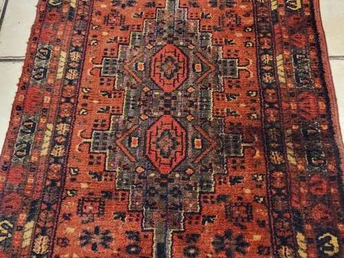 VINTAGE PURE WOOL, HAND WOVEN  PERSIAN CARPET, MEASURING 1.30 METRE X 66 CM