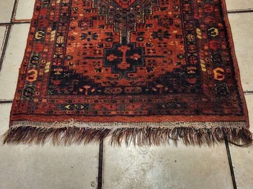 VINTAGE PURE WOOL, HAND WOVEN  PERSIAN CARPET, MEASURING 1.30 METRE X 66 CM