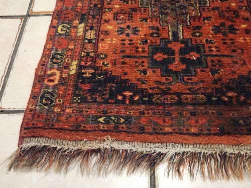 VINTAGE PURE WOOL, HAND WOVEN  PERSIAN CARPET, MEASURING 1.30 METRE X 66 CM