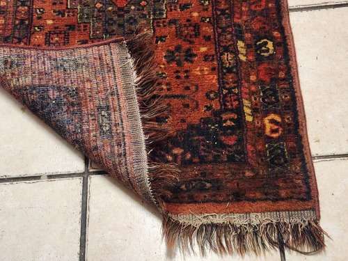 VINTAGE PURE WOOL, HAND WOVEN  PERSIAN CARPET, MEASURING 1.30 METRE X 66 CM