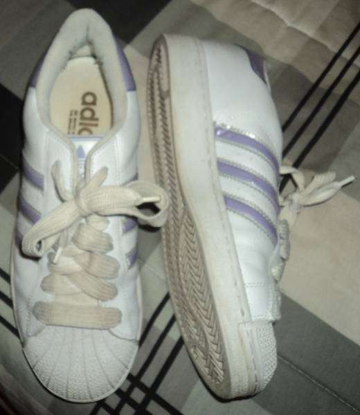 Ladies ADIDAS Takkies - size 7