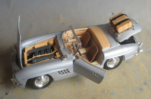 BBURAGO GOLD 1/18 SCALE - 1957 MERCEDES BENZ 300 SL TOURING - BOXED