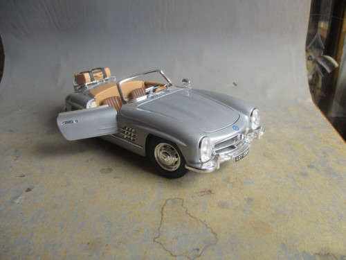 BBURAGO GOLD 1/18 SCALE - 1957 MERCEDES BENZ 300 SL TOURING - BOXED