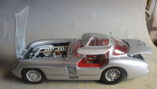 MAISTO 1/18 SCALE - MERCEDES BENZ 300 SLR - BOXED