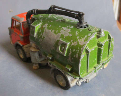 DINKY - JOHNSON ROAD SWEEPER AS PER FOTOS FOR SPARES OR REPAIRS