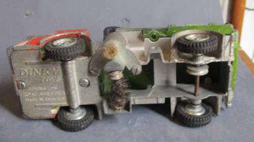 DINKY - JOHNSON ROAD SWEEPER AS PER FOTOS FOR SPARES OR REPAIRS