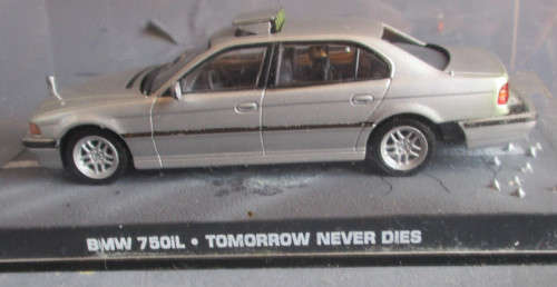 JAMES BOND 1/43 SCALE - BMW 750IL - BOXED