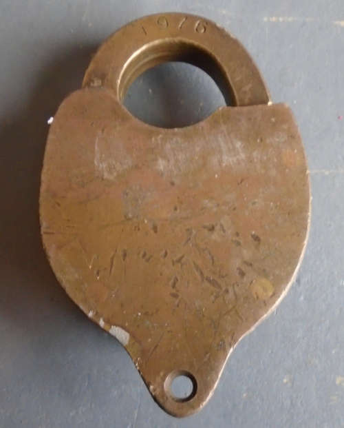 1976 SAR BRASS LOCK, NO KEY