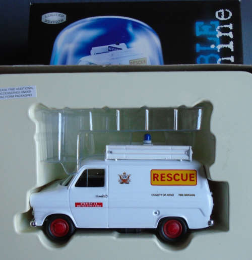 CORGI 1/43 SCALE - FORD TRANSIT ACCIDENT UNIT AVON FIRE - BOXED