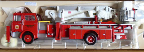CORGI 1/50 SCALE - MACK CF TOWER - MINT IN BOXED