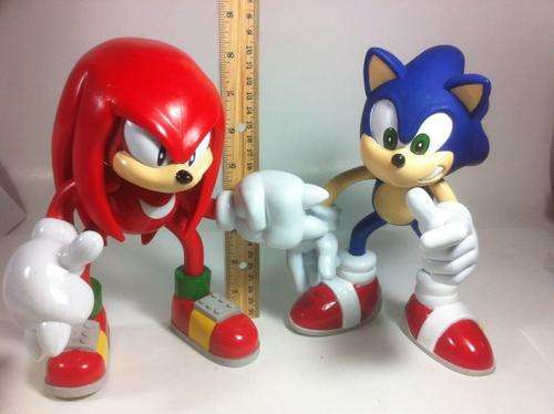 Sonic the Hedgehog Sonic and Knuckles Toy Island SEGA 2000 Talking Action Figures